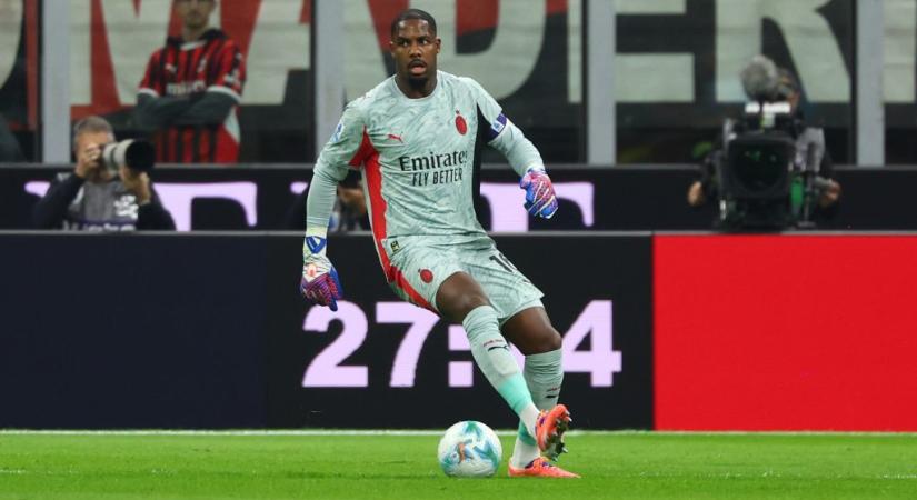 Látni kell, hogy megtáncoltatta az ellenfél csatárát a Milan kapusa!