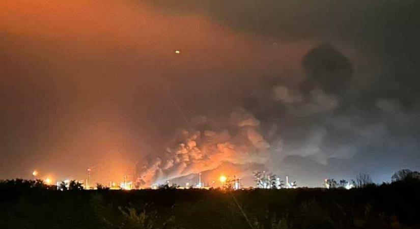 Tűz pusztít a MOL százhalombattai finomítójában