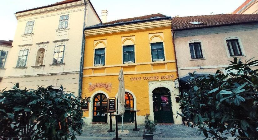 Eladó a műemlék épület a győri Baross úton - Éjszakai bár is van a falai között