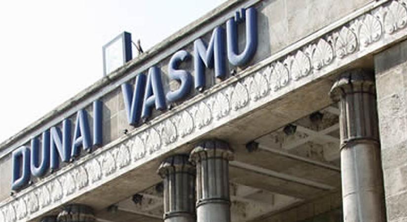 Menti a menthetőt a kormány Dunaújvárosban