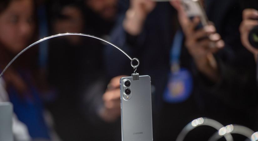 A Samsung ultravékony telefonja kicsinálta a Samsung ultravékony telefonszériáját