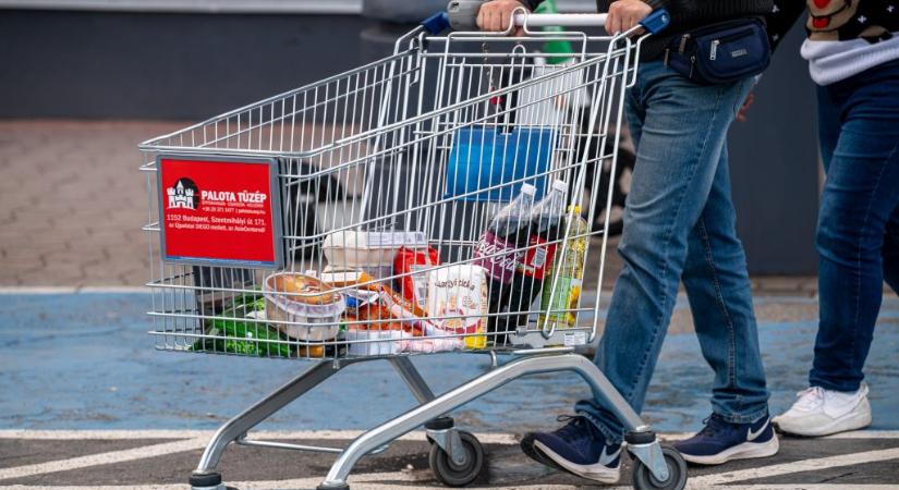 Publicus: A magyarok szűk többsége a kormányt okolja a magas árakért