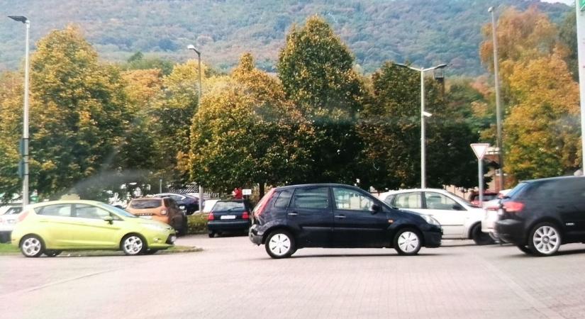 Paraszt parkolás mesterfokon – Vajon át volt ez gondolva?