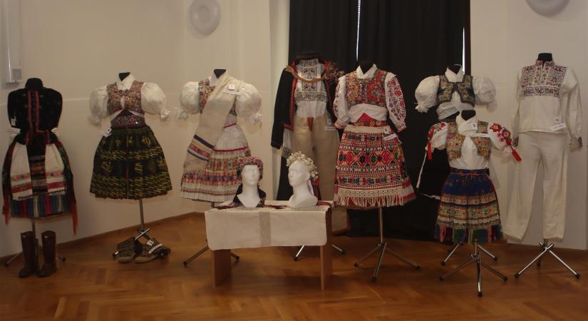 Ábelovai népviseletek Rimaszombatban képeken