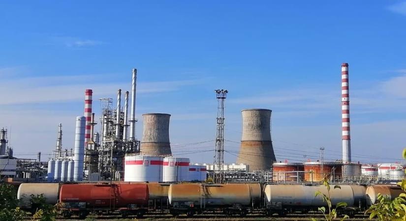 Robbanás történt egy romániai Lukoil olajfinomítóban