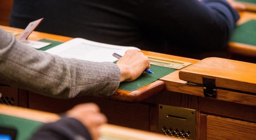 A politikai erőszak terjedését kívánja megállítani kedden az Országgyűlés