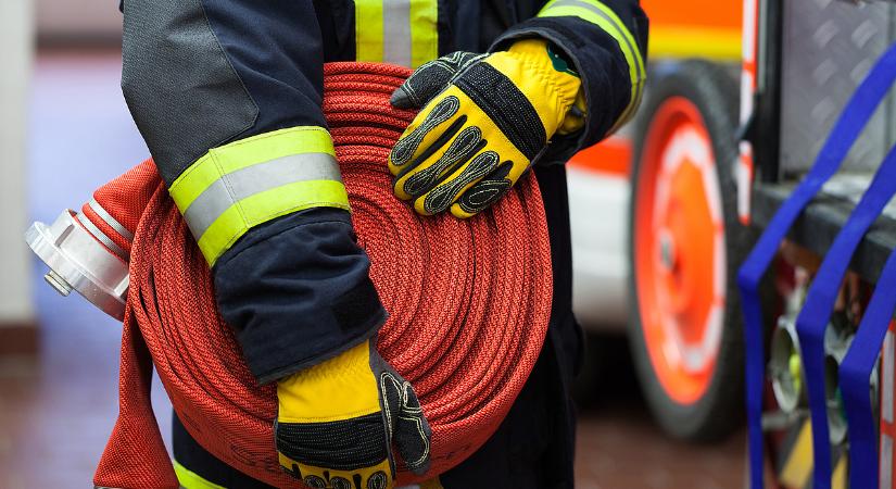 Újabb hírek érkeztek a százhalombattai tűzről: a legmagasabb riasztás van érvényben