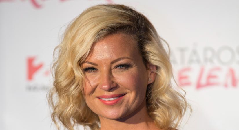 Szorcsik Viki ledobta a textilt – A tengerparton villantott
