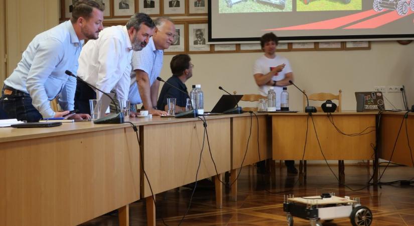 A jövő erdői okos robotokkal – új kutatás-fejlesztési együttműködés a Soproni Egyetemmel