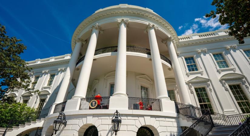 Átépítik a washingtoni Fehér Ház egyik szárnyát