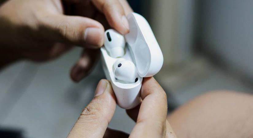 Valóban kisül az agyunk, ha Bluetooth-os fülest használunk? - egri fizikus adott választ