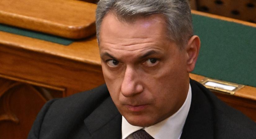 Lázár János durva szigorítást jelentett be