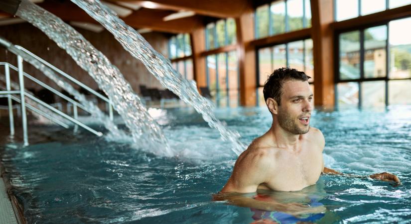 Roham indul a hosszú hétvégén, csurig lesznek a wellness szállók: brutál pénzt költenek a családok