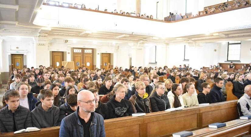 130 éves a Pápai Református Gimnázium épülete ( galéria)