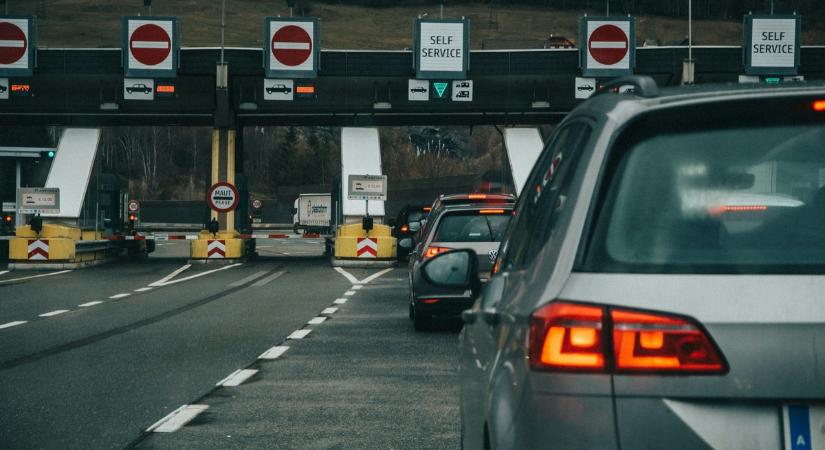 Döntött a határátkelésről Ausztria, a magyaroknak is fel kell készülniük, meghosszabbítják az ellenőrzést