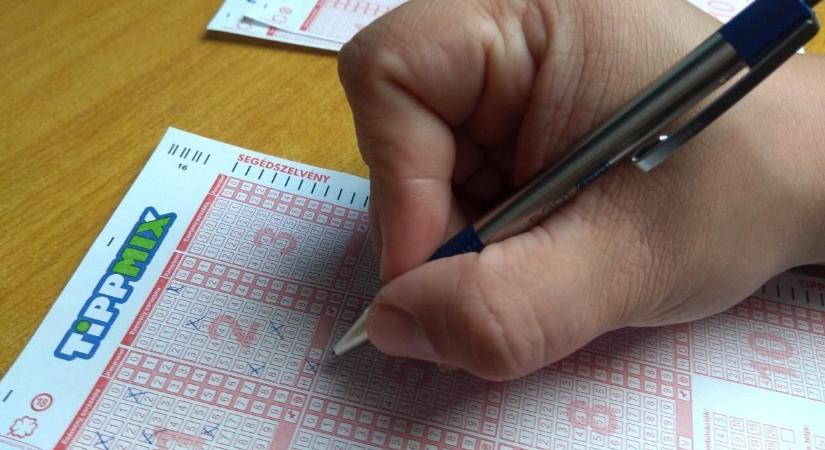 Sportfogadásból milliomos: valóban meg lehet élni csak a tippmixelésből?