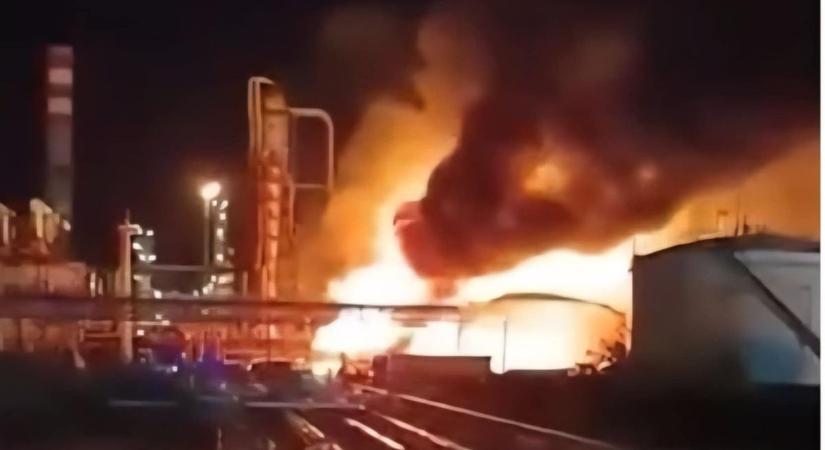 Drámai videó: így tombolt a tűz a százhalombattai olajfinomítóban