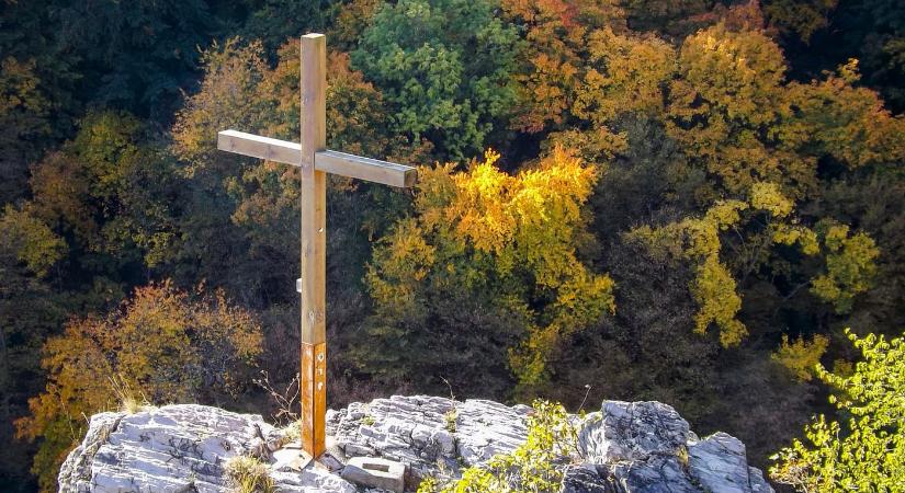 A Szinva-völgy őre – a legendás Molnár-szikla Alsóhámor felett