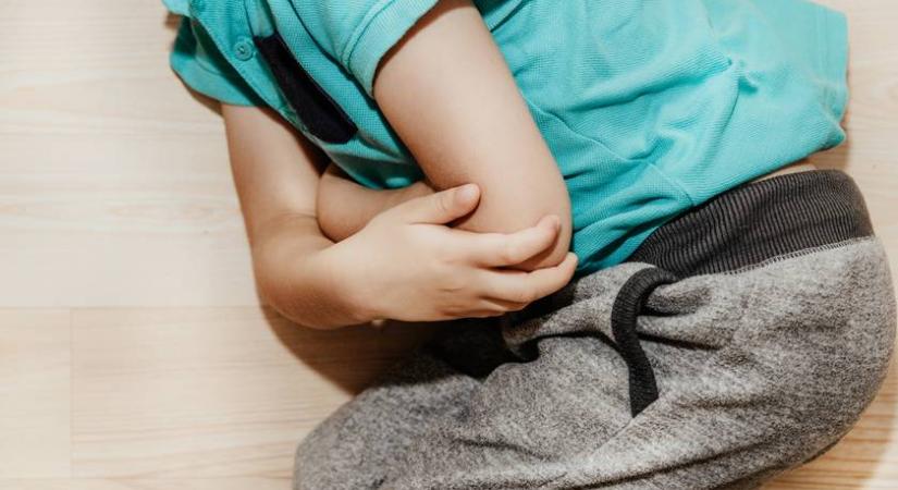 Kevesen tudják, pedig pokoli fájdalomtól szenved több ezer magyar gyerek: a hideg erősíti fel