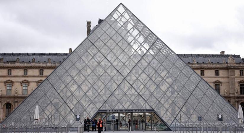 Újabb részletek derültek ki az „évtized rablásáról” – a rendőrség versenyt fut az idővel a Louvre-t kifosztó tolvajok ellen