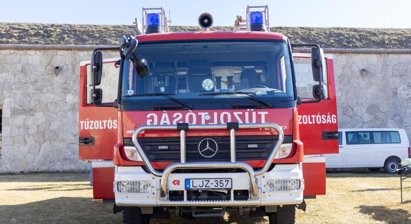 Lángba borult épület és gázszivárgás miatt riasztották a tűzoltókat