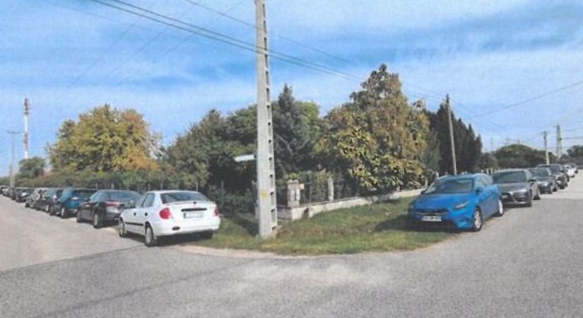 Parkolási zűrzavar a kápolnásnyéki állomásnál