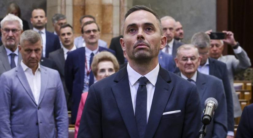 Kapjátok be! – mondta a momentumos képviselő a fideszeseknek, amikor felfüggesztették a mentelmi jogát