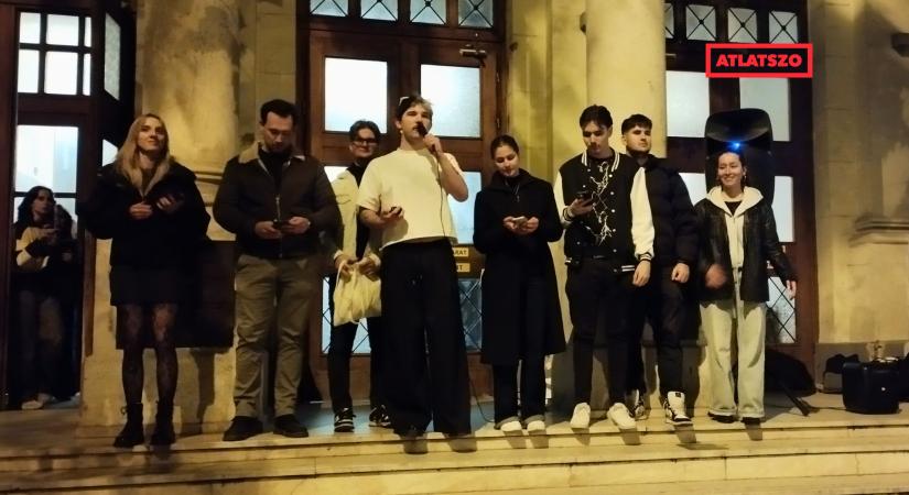 “Megelégeltük a tétlenkedést és a várakozást” – így tüntettek a BGE hallgatói