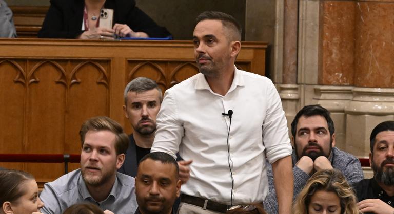 „Kapjátok be!” – botrány a parlamentben, felfüggesztették a képviselő mentelmi jogát