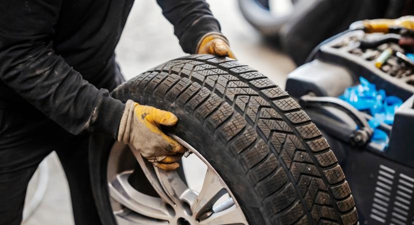 Százezer forintos kérdés: téli gumi vagy négy évszakos – mikor érdemes cserélni, és meddig bírja az abroncs?