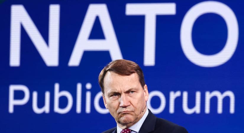 Sikorski: Nem tudjuk garantálni, hogy Putyin gépe eljut Budapestre, ha Lengyelországon keresztül repül