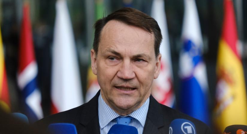 Putyin repülőgépének feltartóztatásáról fantáziált a lengyel külügyminiszter