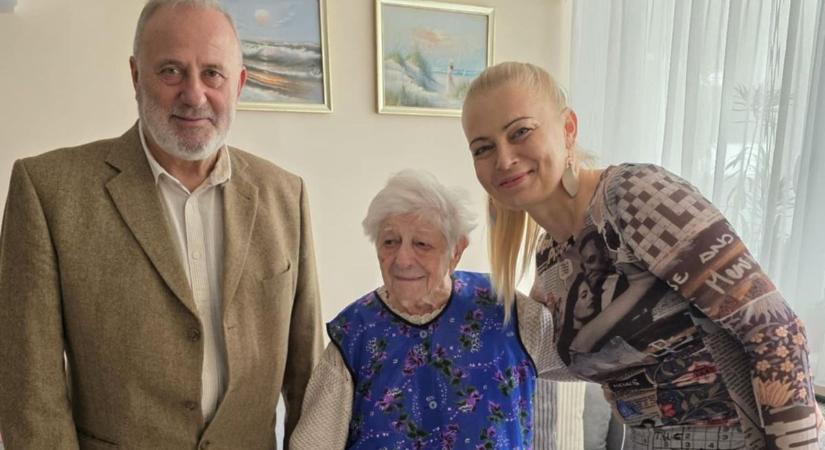 Ilyen köszöntést kívánna bárki! – 95 éves lett Erzsike néni