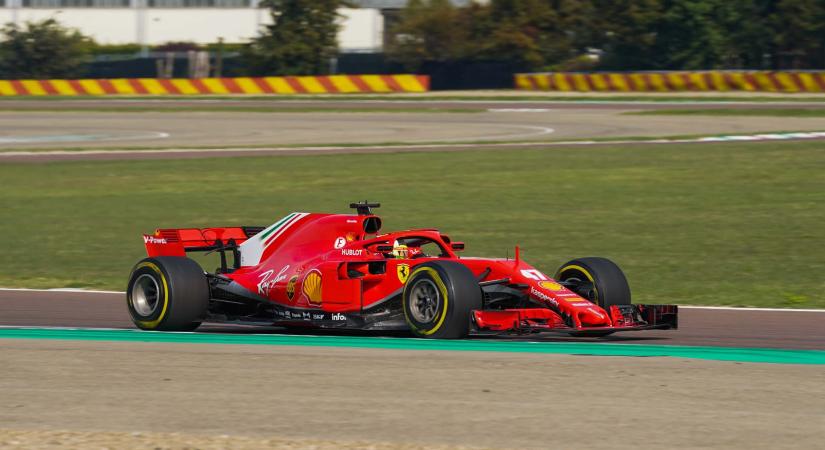 7 versenyző, köztük Sainz és Schumacher tesztelhet a Ferrarival