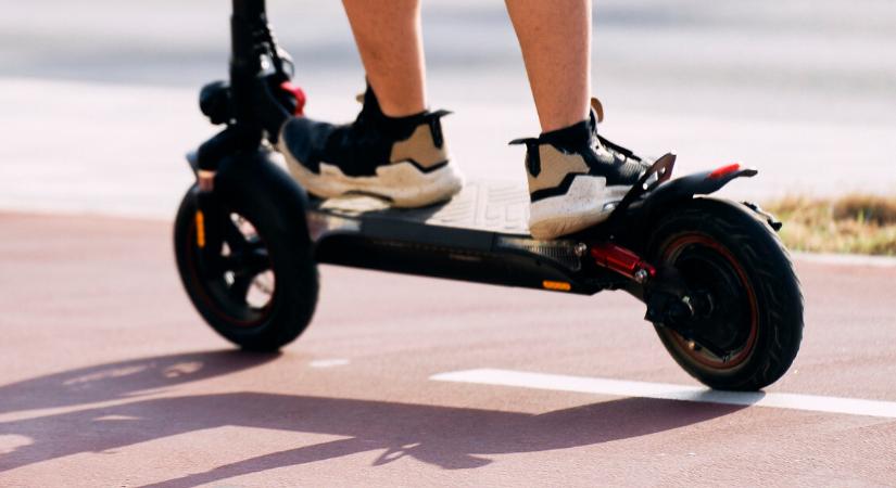 Döntött a prágai városvezetés: betiltják a bérelhető elektromos rollereket