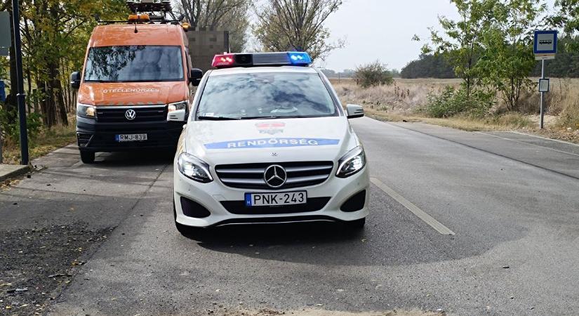 Totálkárosra tört a tanyagondnoki autó a karambolban – fotók