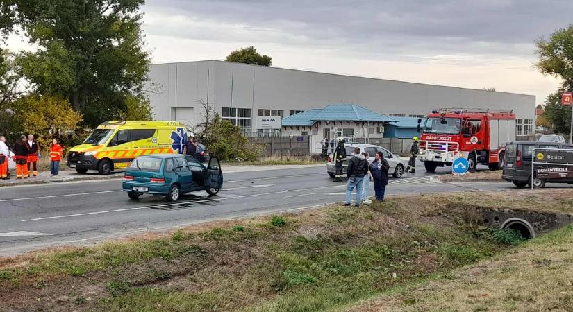 Figyeljen, ha erre megy bevásárolni, baleset miatt torlódik a forgalom!
