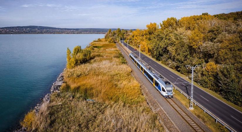 Így változik a vonatok és buszok közlekedése a nemzeti ünnepen és a hosszú hétvégén