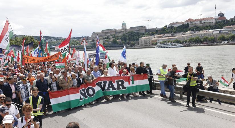Október 23.: a Fidesz döntetlenre hozná az utcai harcot