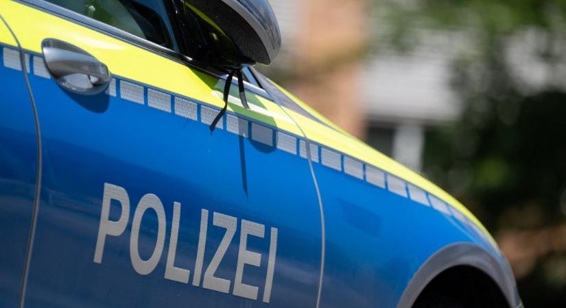 Először túllépte a sebességet, majd műpénisszel próbálta átverni a rendőröket a német sofőr, akiről végül az is kiderült, hogy be van füvezve