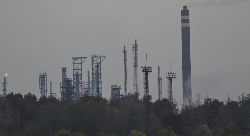 Eloltották a tüzet a Dunai Finomítóban