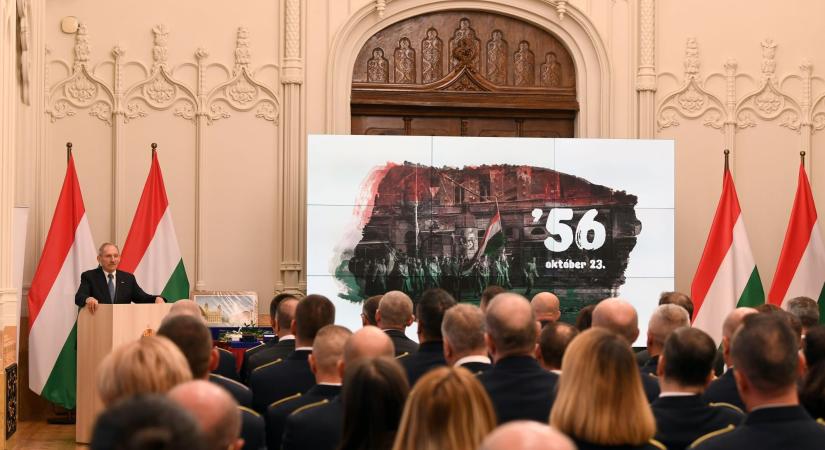 Belügyi dolgozókat léptettek elő, tüntettek ki a tárca 1956-os forradalom és szabadságharc évfordulóján tartott emlékünnepségén