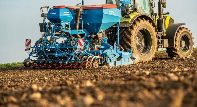 Vetés csökkentett menetszámmal, a nedvességet a talajban tartva – ezt biztosítja a Lemken gépkombinációja