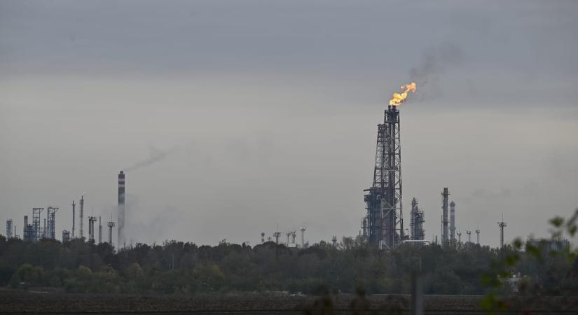Mol: Sikerült eloltani a tüzet a százhalombattai finomítóban