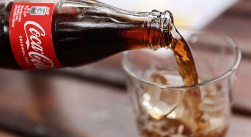 A Coca-Cola lezárja történelmi átalakulását – dollármilliárdokért adott túl utolsó palackozóüzemén
