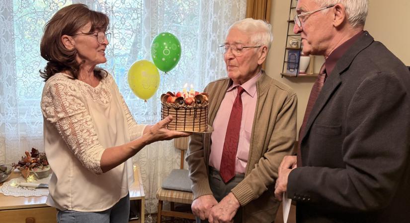 A 95 éves Károly szerint amíg az ember dolgozik, addig az életerő is megvan