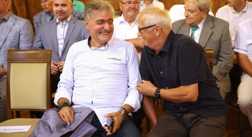 Bundabotrányba is keveredett az orgonázó kapus, de a foci szeretete megmaradt benne