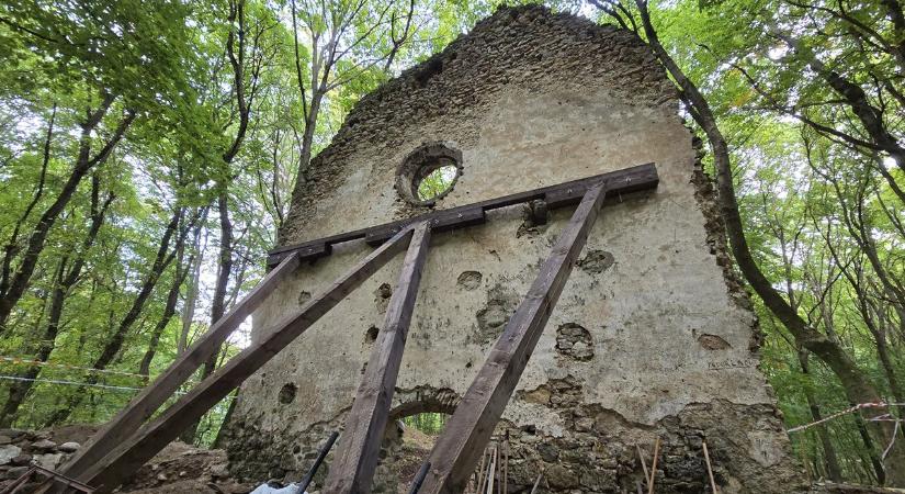 Megmentik a pusztulástól a tálodi kolostor romjait
