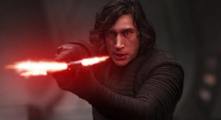 Adam Driver egy Kylo Ren film vázlatával állt elő, de a Disney visszadobta
