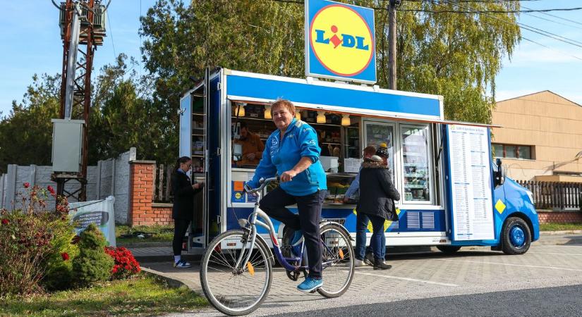Faluról falura gurul a Lidl - A rétalapiak ezt gondolják a mozgóboltról - fotók, videó